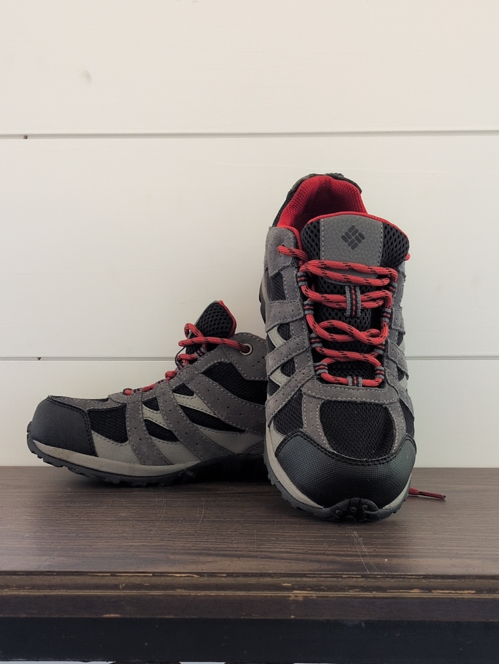 Columbia Red Youth Size 7 Trail Shoe